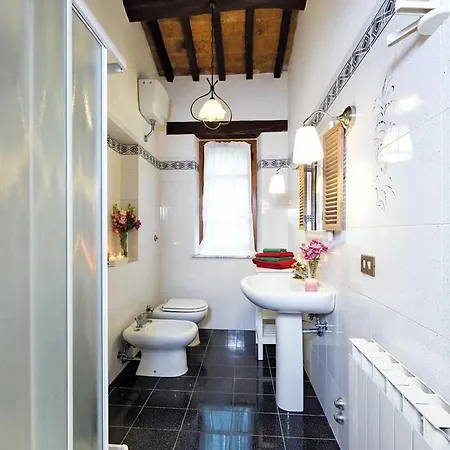 Le Casine-perignano-spinelli Sleeps 8 Wifi 别墅